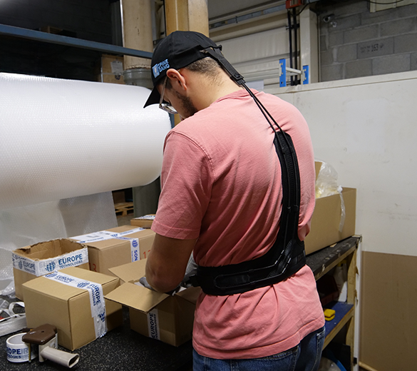 Photo-de-l'exosquelette-IP10-en-utilisation-pour-le--packaging